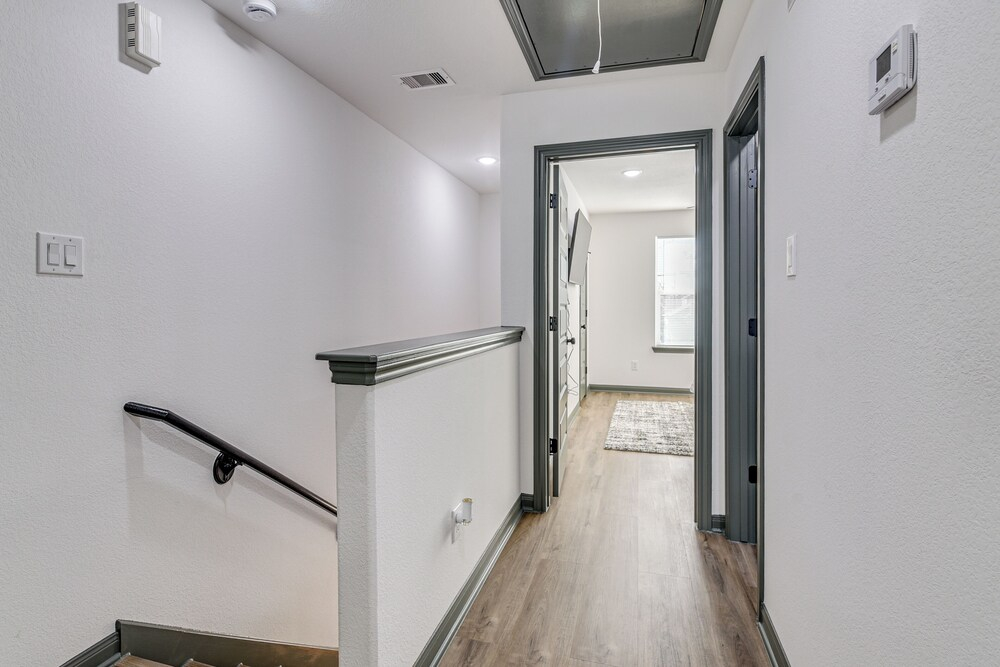 Sleek, Convenient New-build 8 Mi to Dtwn Houston!