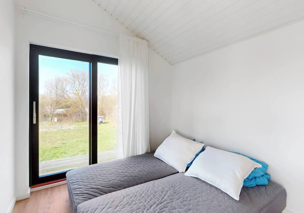 Stylish Cottage Near Beach, Cliff and Harbour Life