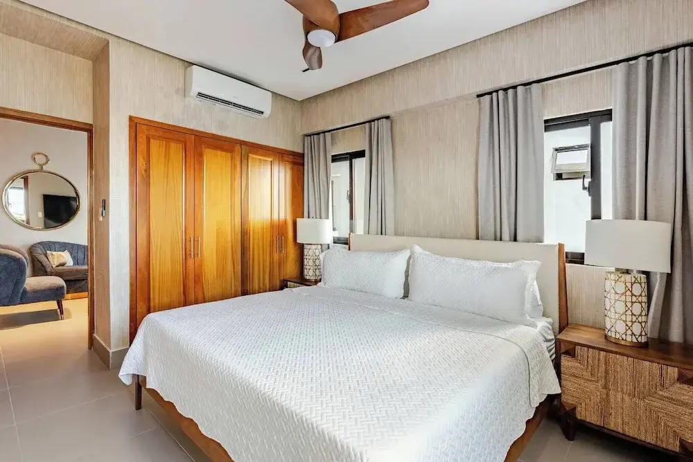 Luxurious Santo Domingo Apartment in Heart of the City, Wifi, Pool, Parking Free