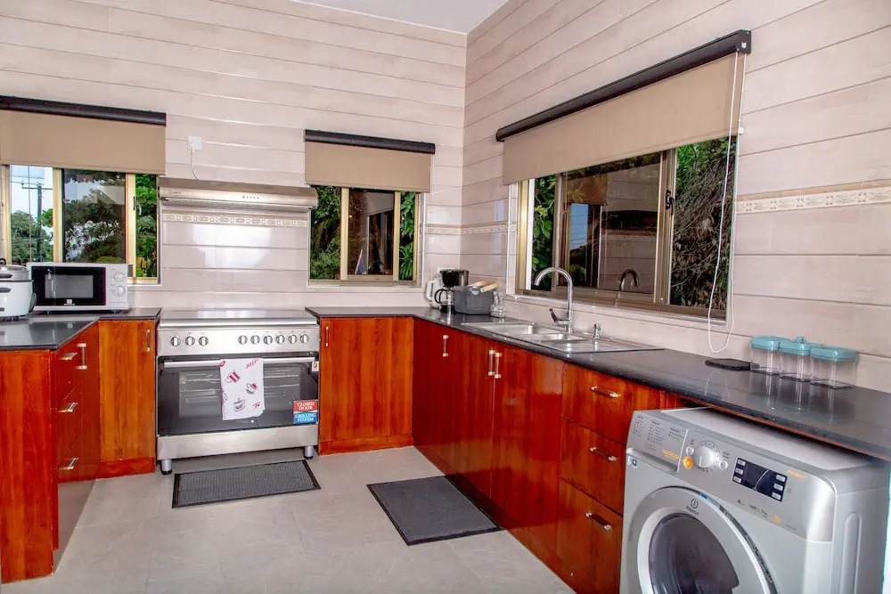 2-bed Apt, Sleeps 5, Near Beau Vallon Beach