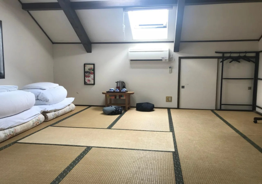 Waraku House
