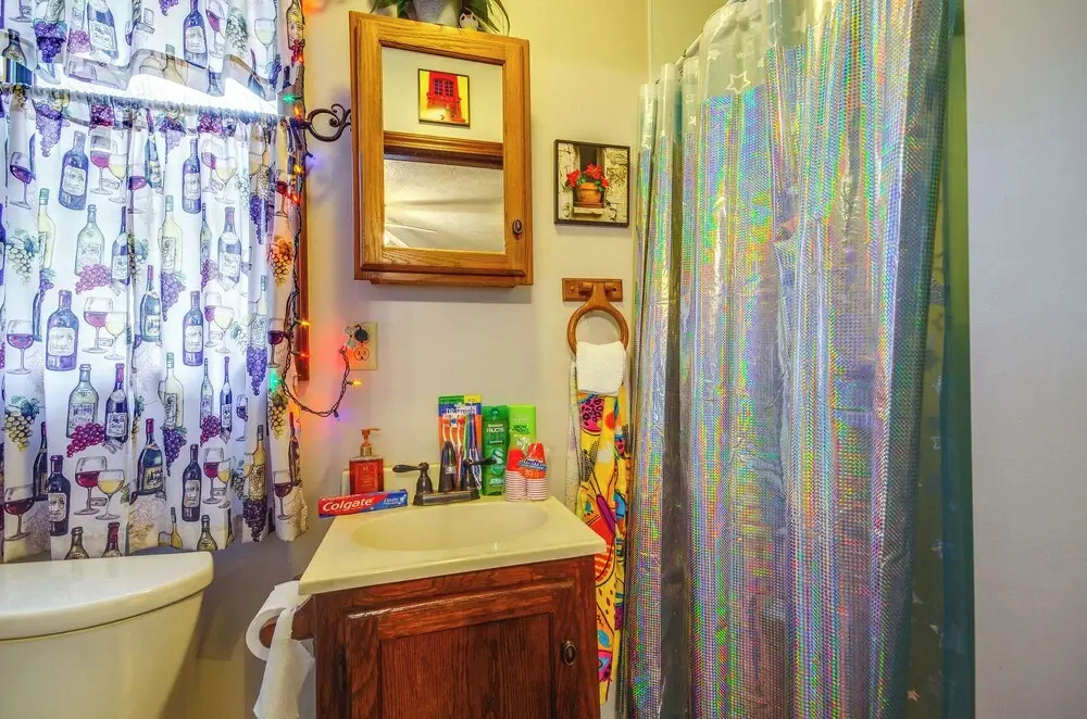 Walk to Dtwn: New Orleans-themed Lebanon Cottage