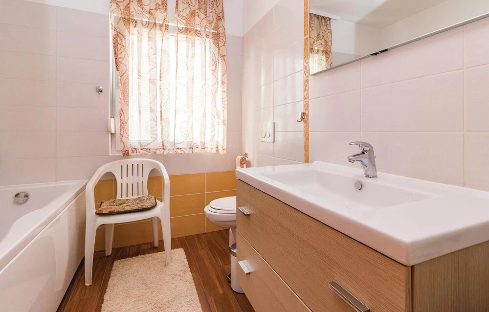 Beautiful Apartment In Valbandon