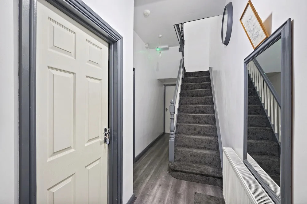 Stunning 5bed House in Birmingham Contractors Also