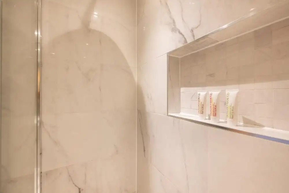 The Crystal Quarters - Modern Bright 2bdr Apartment