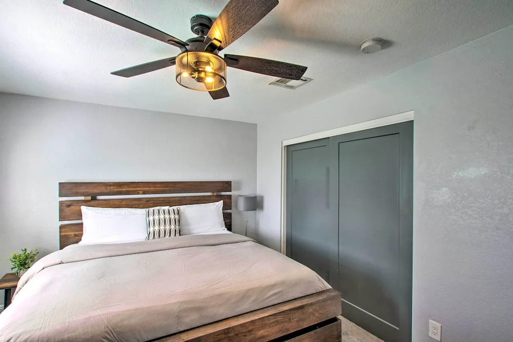 Charming Phoenix Home with Patio about 3 Miles to Dtwn