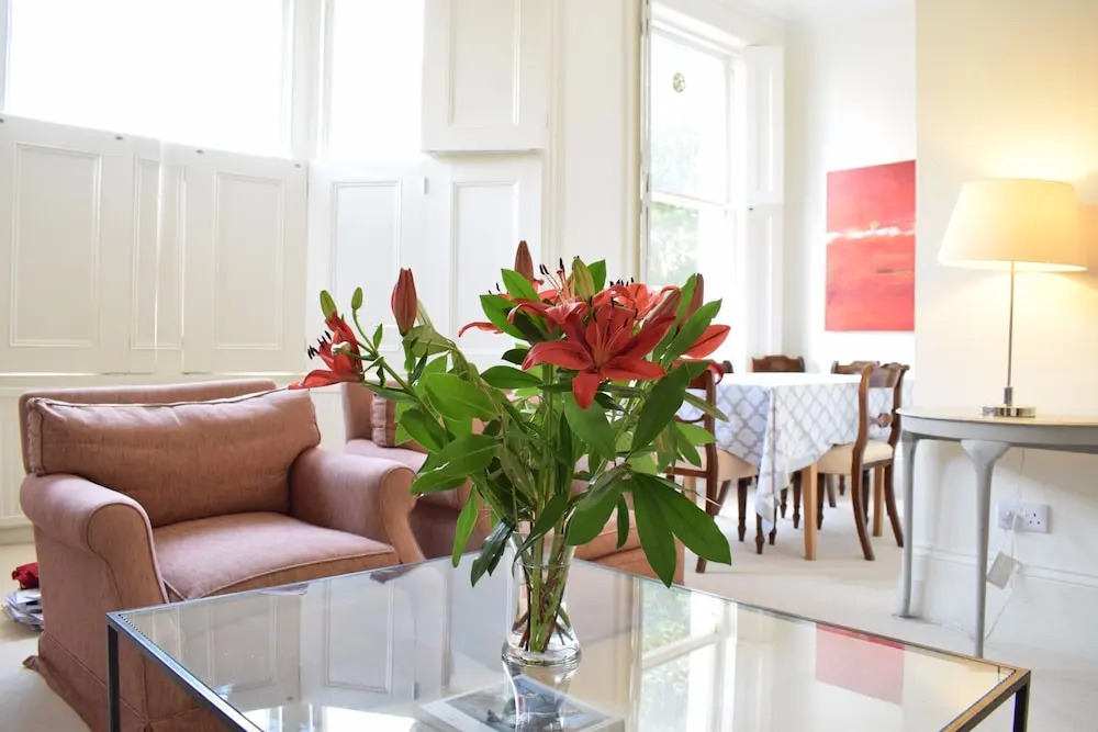 Bright 1 Bedroom Flat in Brook Green