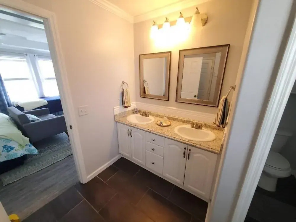 All Decked Out - 4 Beds, Pool & Pets Welcome 4 Bedroom Home