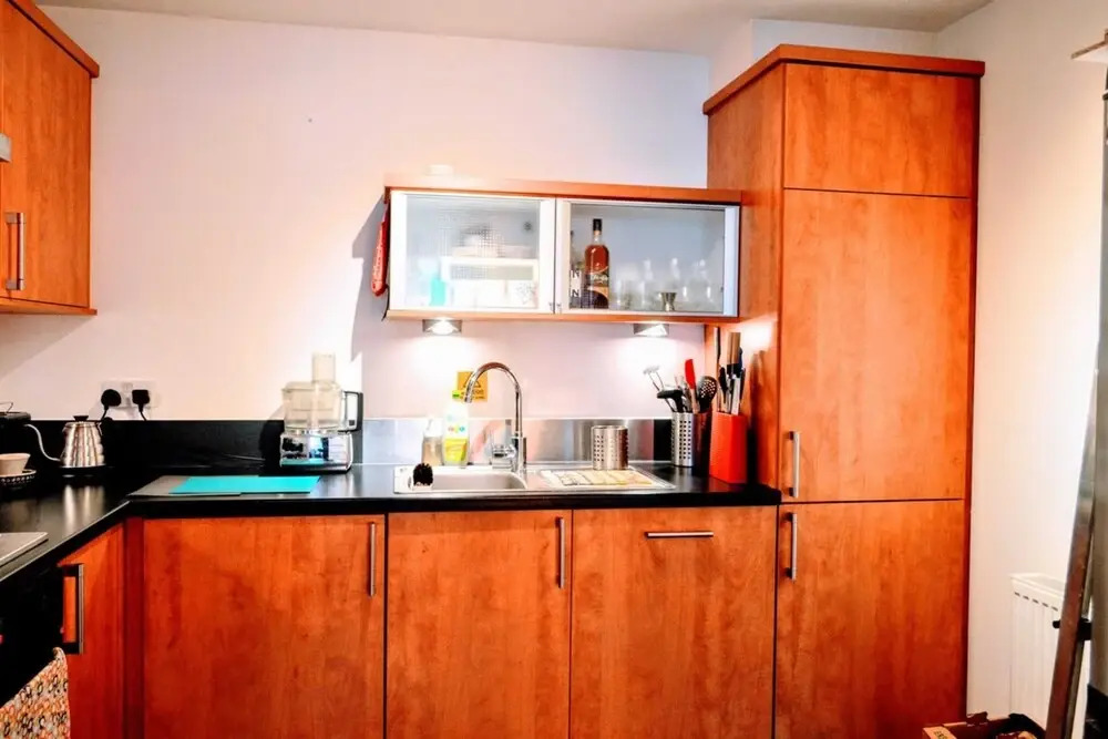Modern 2 Bedroom Apartment Near the Sea