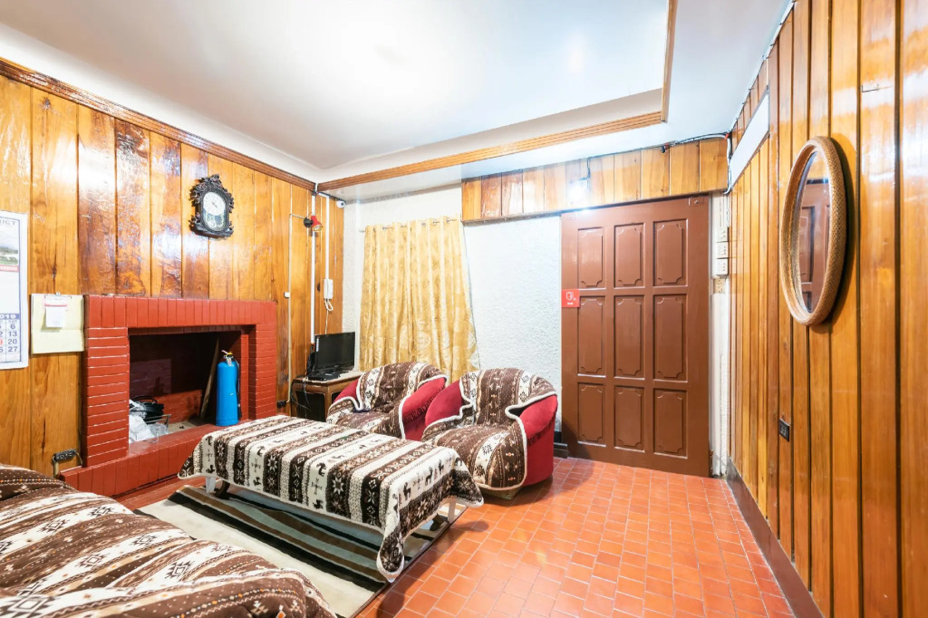 OYO 122 The Peak Pines Pension