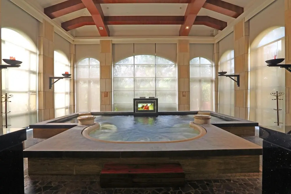 Foshan Green Lake Hot Spring Hotel