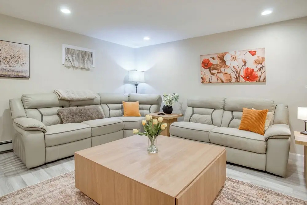 Walk to Sagamore Beach! Curated + Spacious Cottage