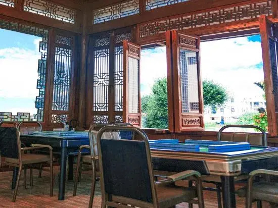 Ba'erhe Shan · Cao Tang (Erhai S Bay Ecological Corridor Store)