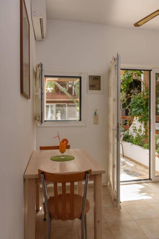 Nikos Hotel