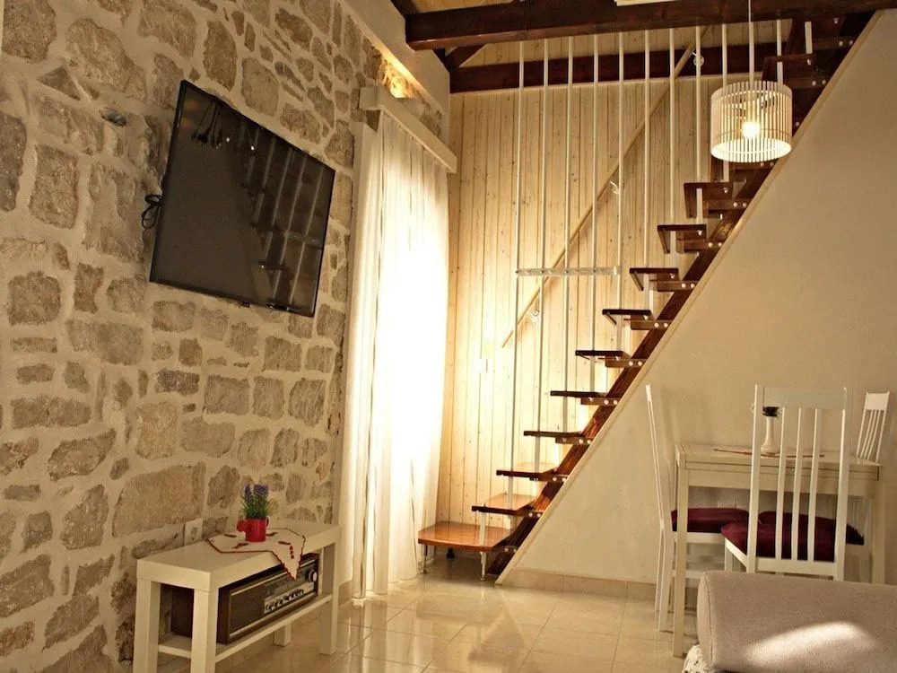 Apartments La Perla