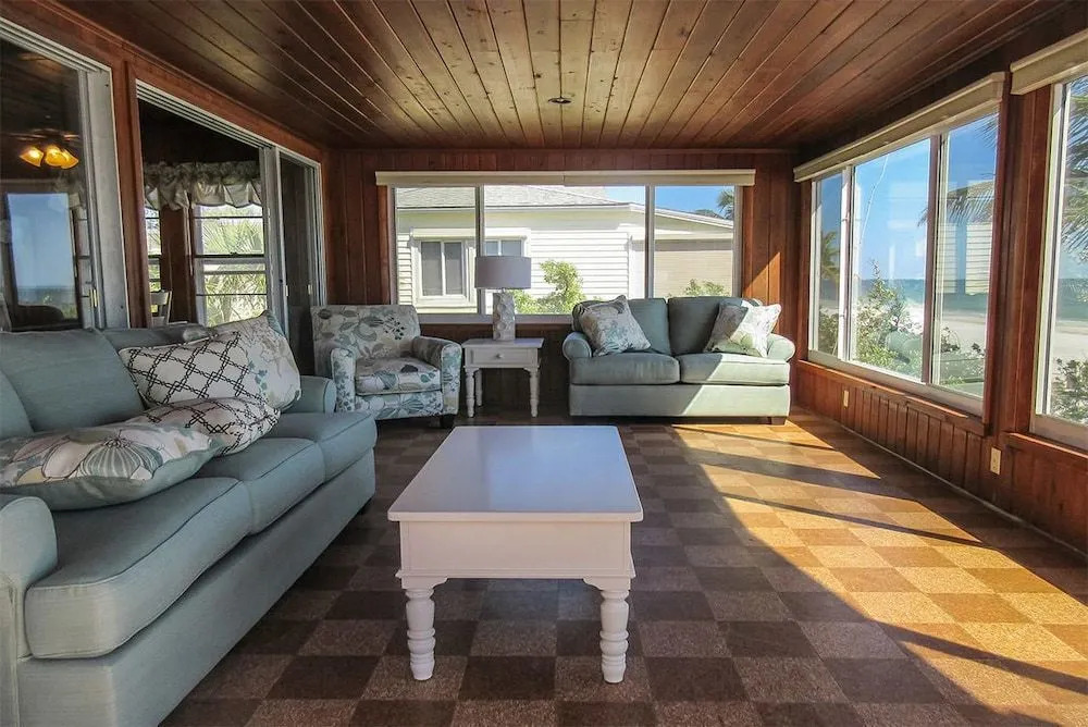 Mid-island Beach House 2 Bedrooms 2 Bathrooms Home