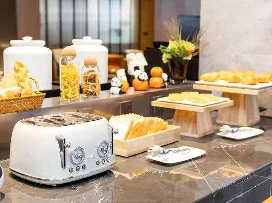 Homeinn Plus Hotel (Chengdu Panda Base Longtan Temple Subway Station)