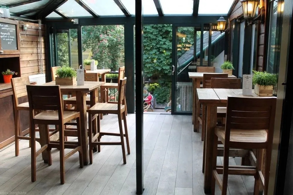 Long Johns Pub & Hotel