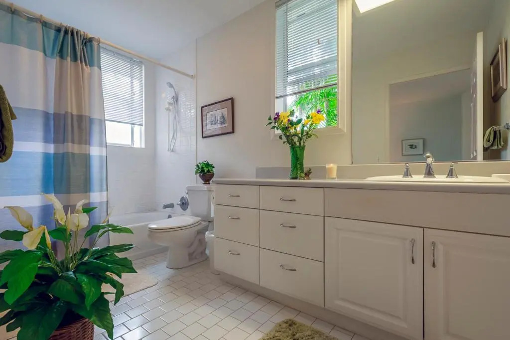 Emmalani 411 - AC, spacious, golf course view, close to beach!