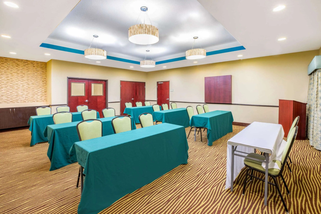 La Quinta by Wyndham Floresville
