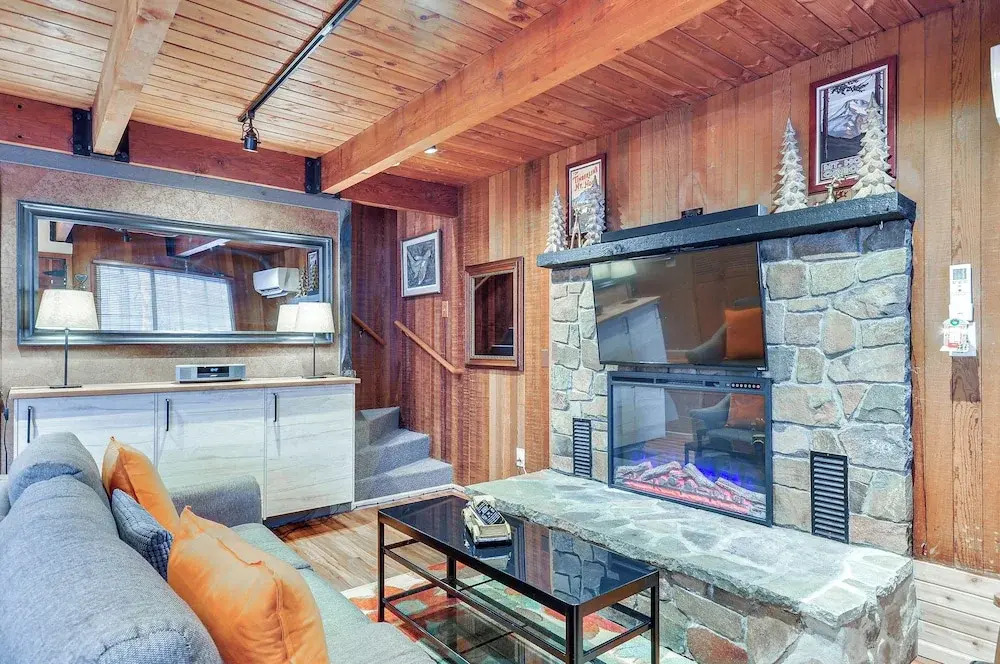 Inviting Mt Hood Cabin w/ Porch: 1 Mi to Skibowl!