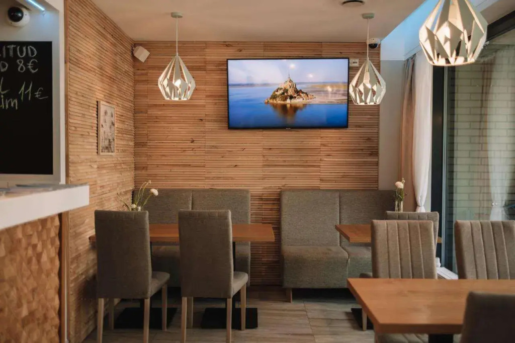 Merepargi ApartHotel & Cafe