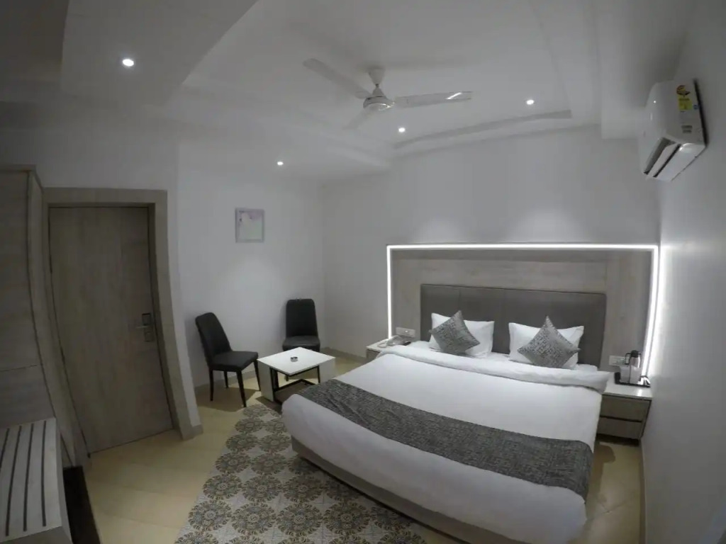 Hotel Pride By Samrat