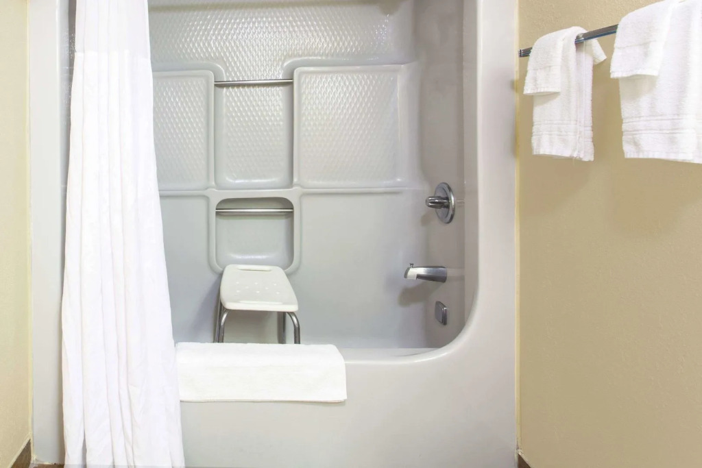 Clarion Inn & Suites near the Leconte Center Pigeon Forge