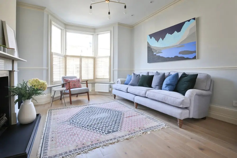 Artistic 3 Bedroom London Home With Garden