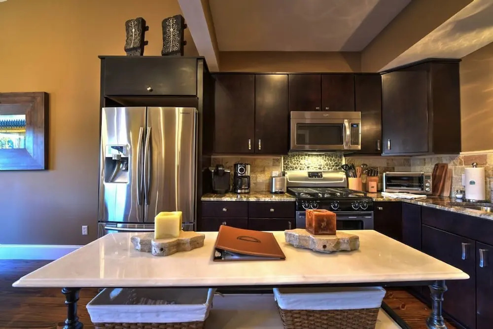 Ellington Loft - 3 Br Condo