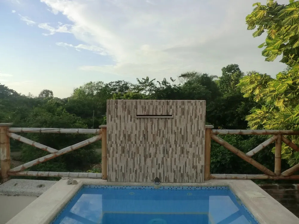 Charlie Suites Ayampe