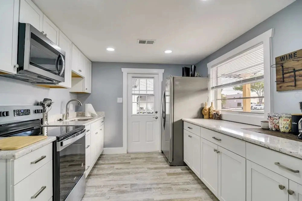 Walk to Restaurants: Home w/ Yard in Safety Harbor