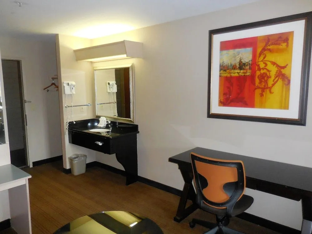 Briarwood Suites