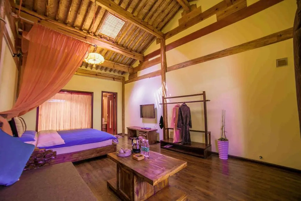 Lijiang Left Bank Holiday Inn