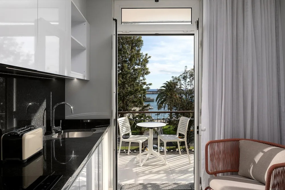 King David Suites 302 by Homie