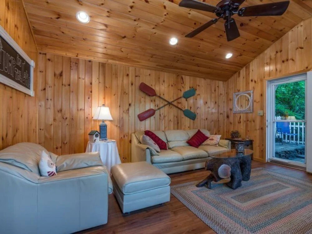 Cottage In The Cove