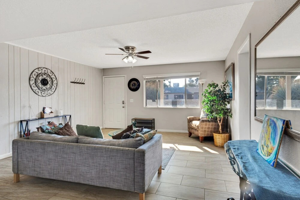 Cozy Papago Home In Old Town Near Zoo, Casino, Golf, And More! 5 Bedroom Home by Redawning