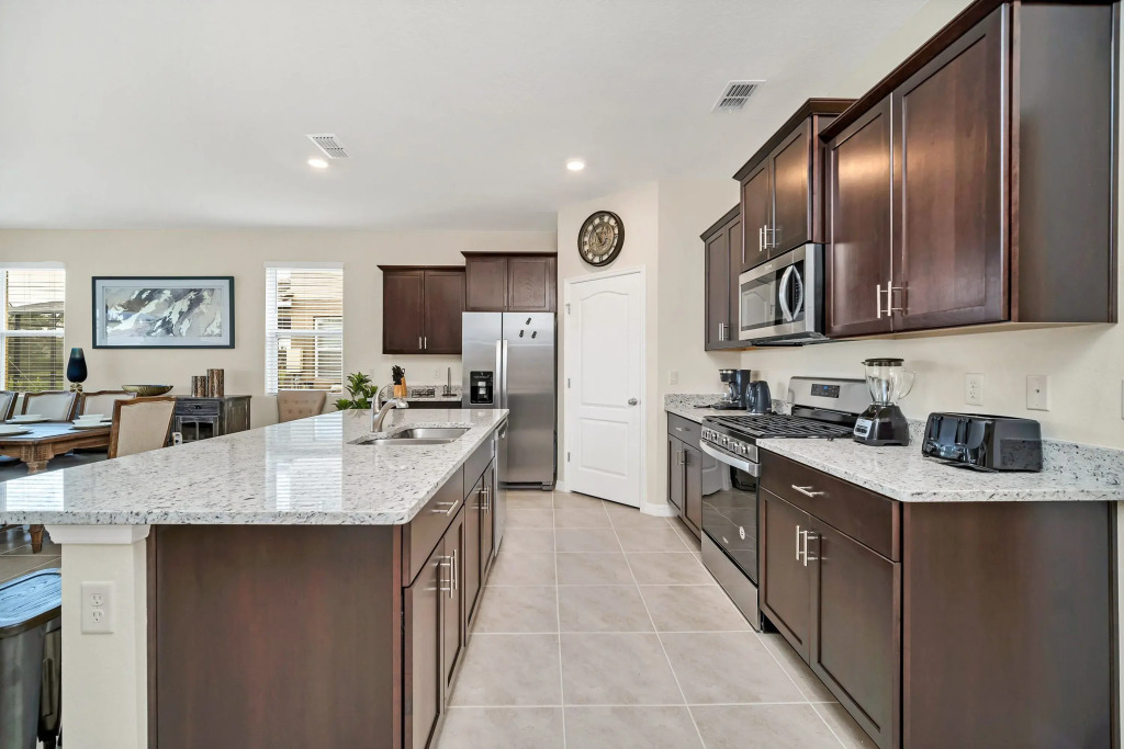 Upstay - Lrg Family Home w Private Pool   Hot Tub, Davenport