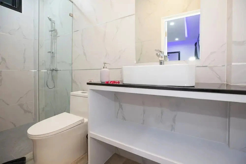 Modern 5 Bedrooms Pool Villa Curtis