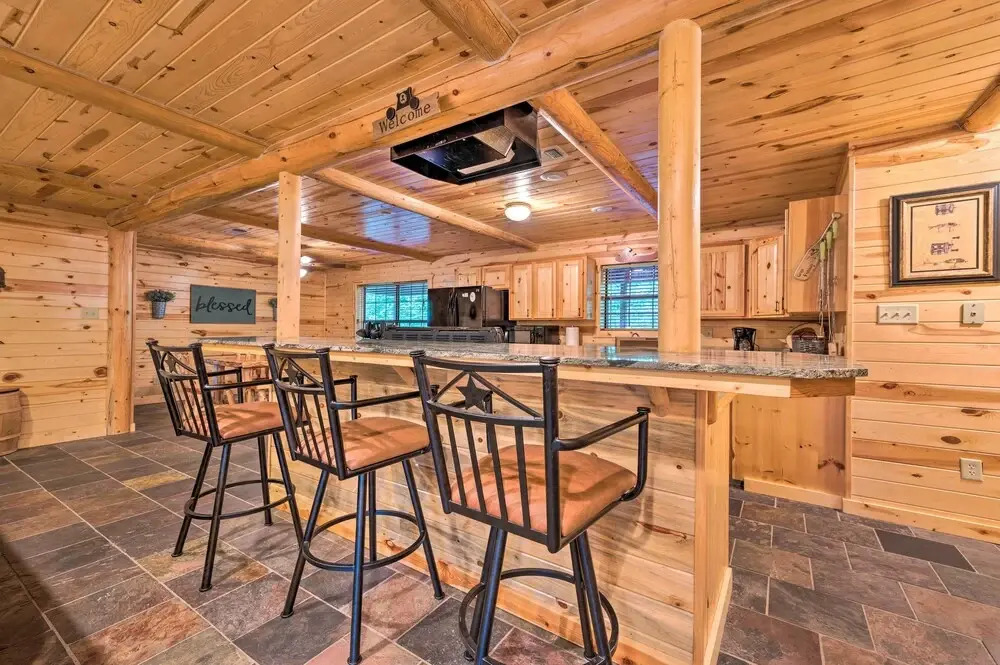 Broken Bow Retreat on 2 Acres w/ Hot Tub & Deck!
