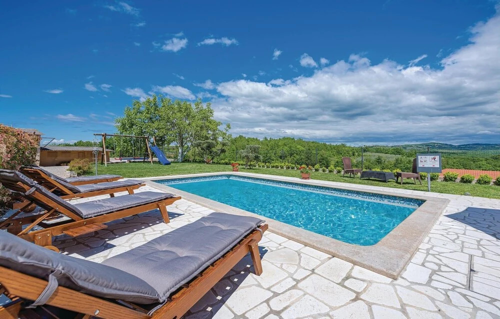 Nice Home In Nova Vas