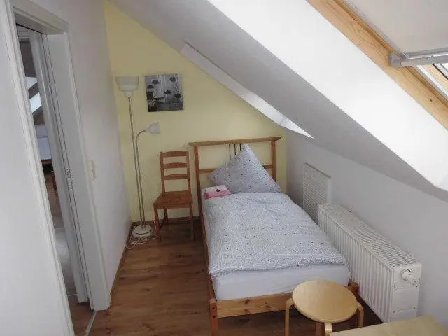 Sehr-schoene-4-Raum-Maisonette-Fewo-mit-110qm-Balkon-zentral-preiswert-T7