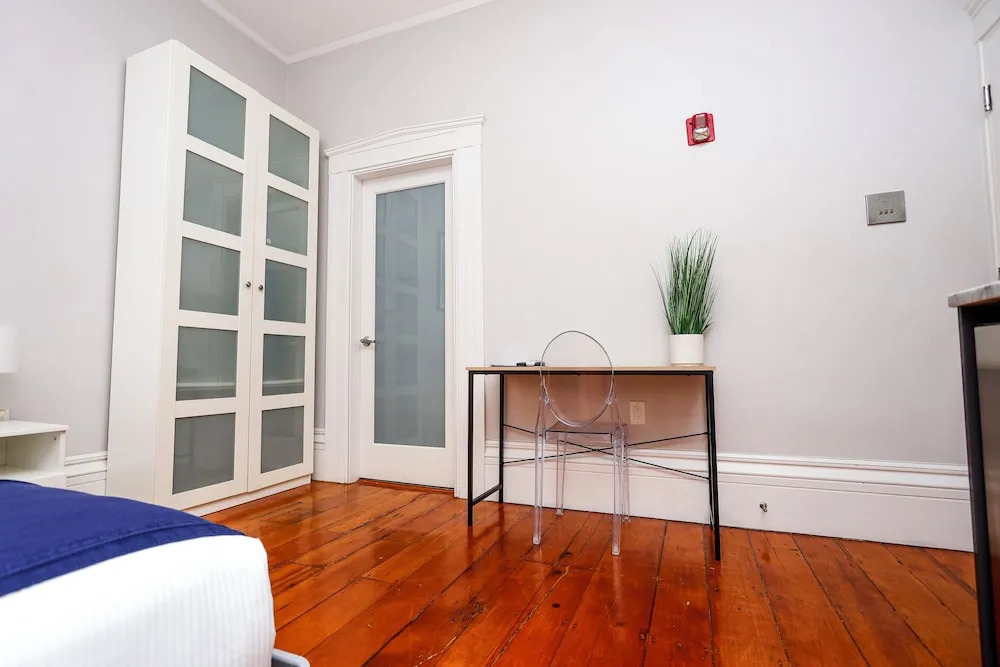 Maverick Suites at 40 Temple St