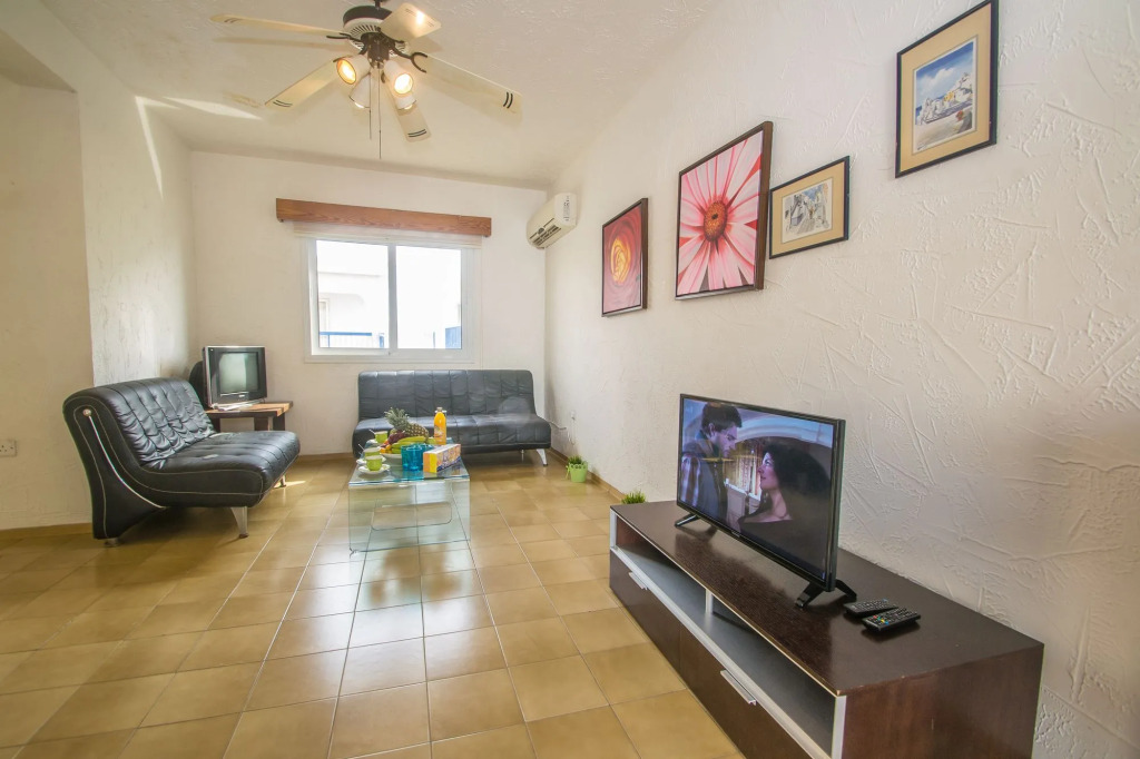 Napa Blue Apartment, XXL Pool,in Hearth of Ayia Napa