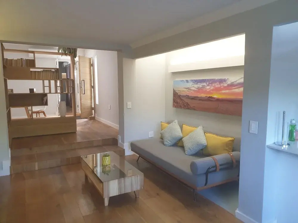 Small Cottage With sep Bedroom, Specious Bathroom, Lounge and Open-plan Kitchen