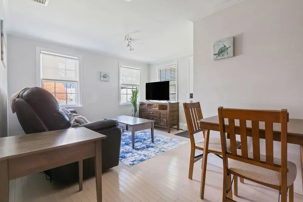 Beachside Retreat Cozy 1-bedroom w Private Yard