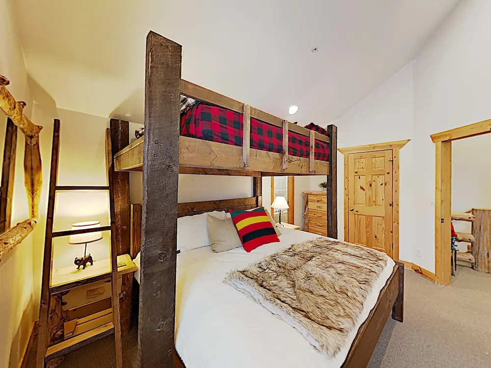 New Listing! Park City , 3 Min. To Lifts 2 Bedroom Condo