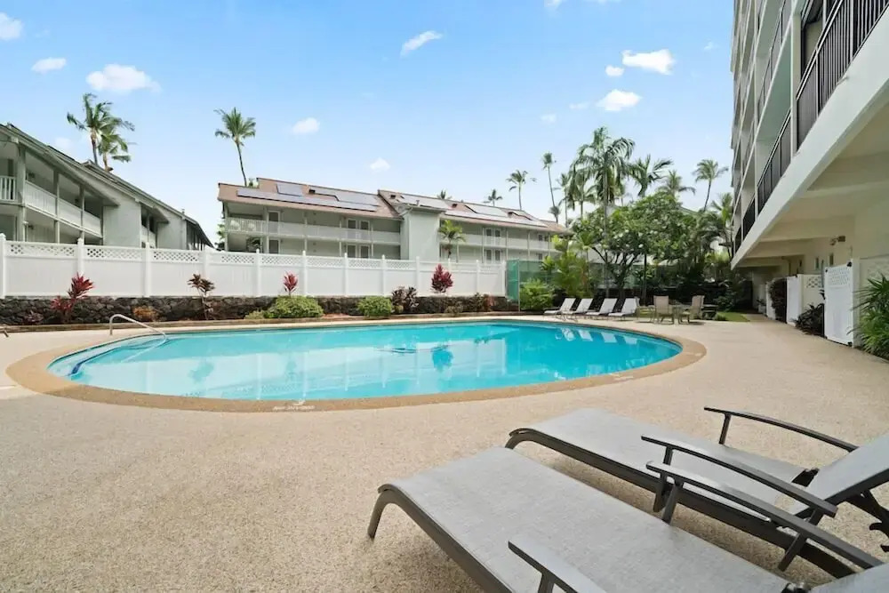 Kona Alii Oceanview Pool Shops & Restaurants