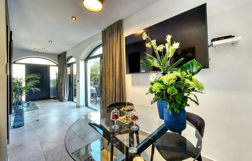 Beautiful Apartment in Dubrovnik With Outdoor Swimming Pool, Wifi and 2 Bedrooms