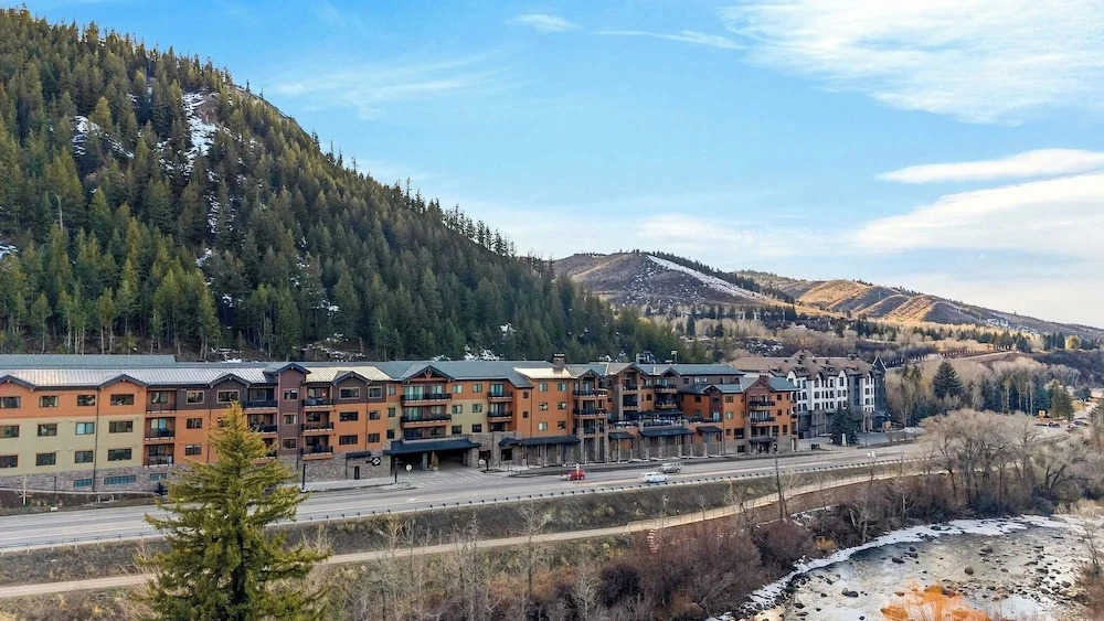 Mountain Dream at Frontgate by Avantstay Condo + Ski Shuttle Pool + Spa Access Mins to Beaver Creek